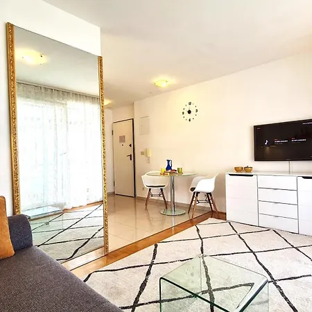 Sea View Znjan Апартаменты *