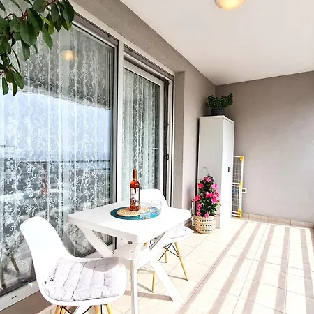 Sea View Znjan Apartamento *